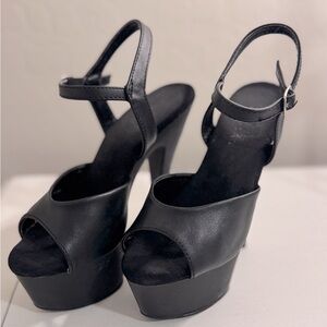 Pleaser Size 6 Kiss 209 flat black platform heel